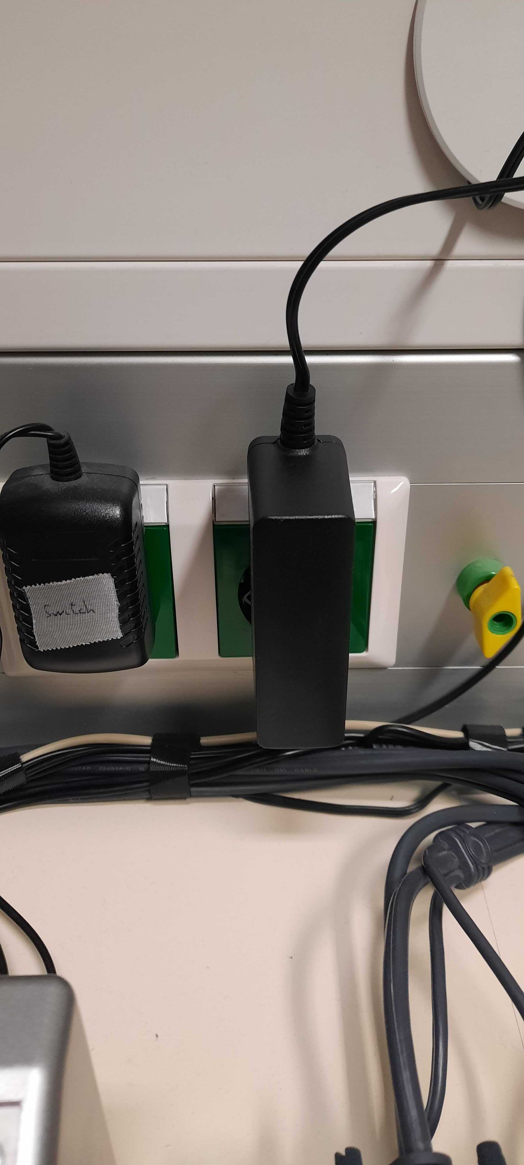 Goggles plug plugged in